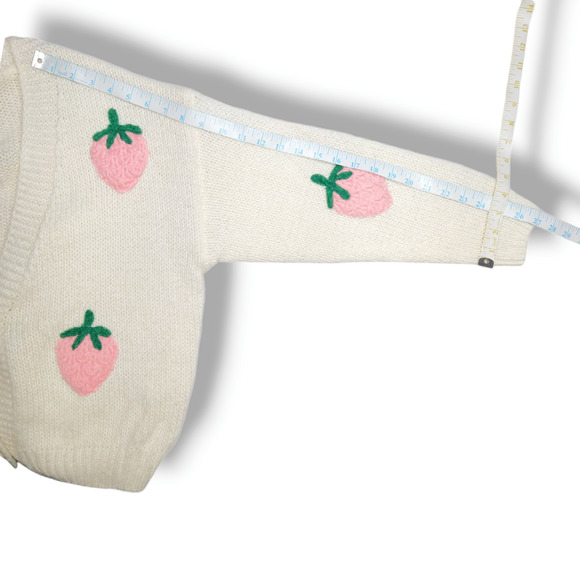 EUC Dreamers by Debut Chunky Oversized Strawberry Cardigan Sweater Sz. S White - Picture 9 of 9